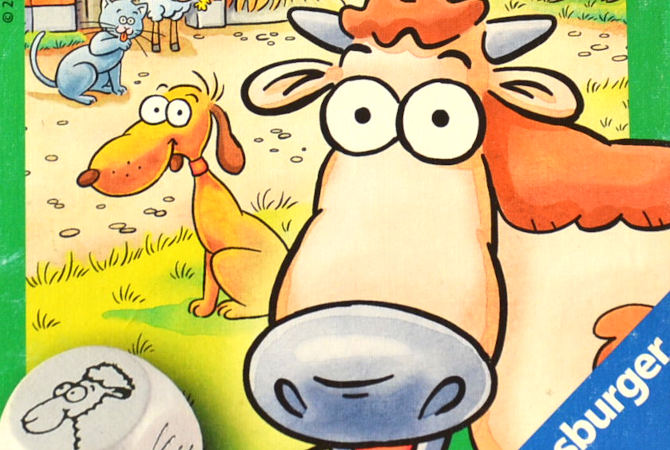 Vorschaubild Kuh und Co mit comichaft gezeichneter Kuh im Vordergrund und Hund und Katze im Hintergrund auf einem Bauernhof